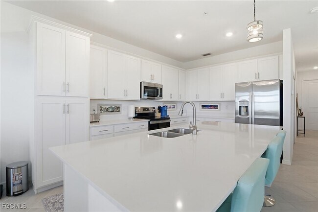 Building Photo - 14161 Heritage Landing Blvd