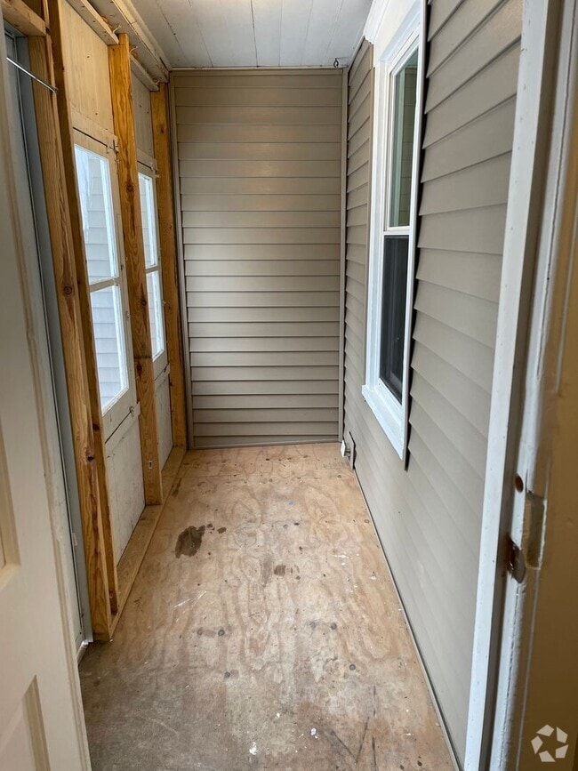 Building Photo - Updated Single Family Home