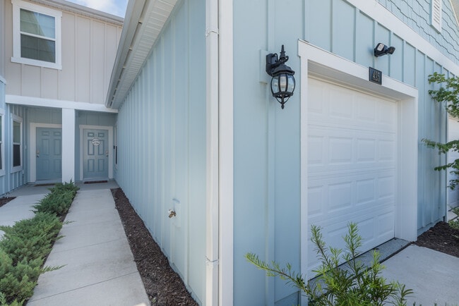 Building Photo - 425 Talulla Trl