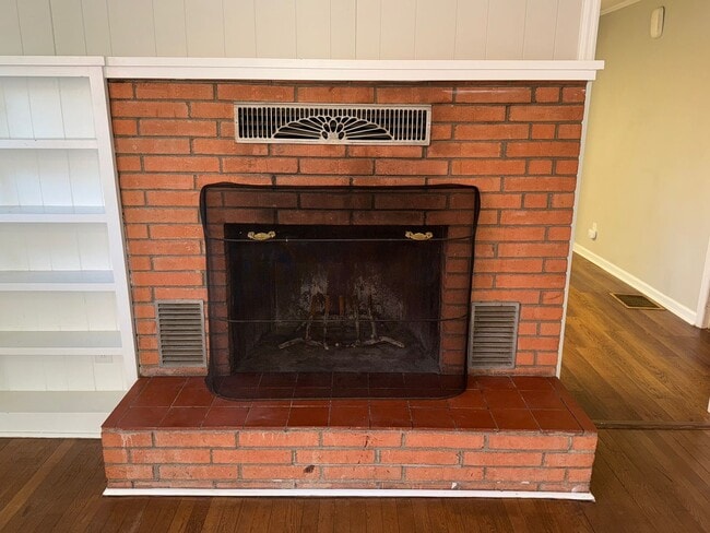 Building Photo - East AVL Spacious Apartment Ready for Occupancy!