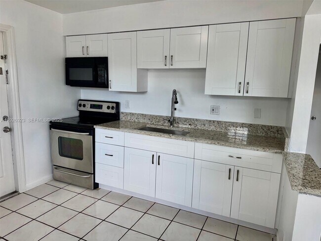 Building Photo - 718 SW 7th St