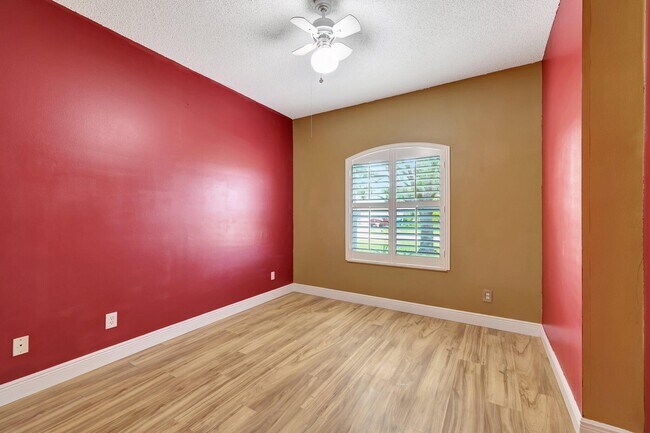 Building Photo - 2426 SE Betty Rd