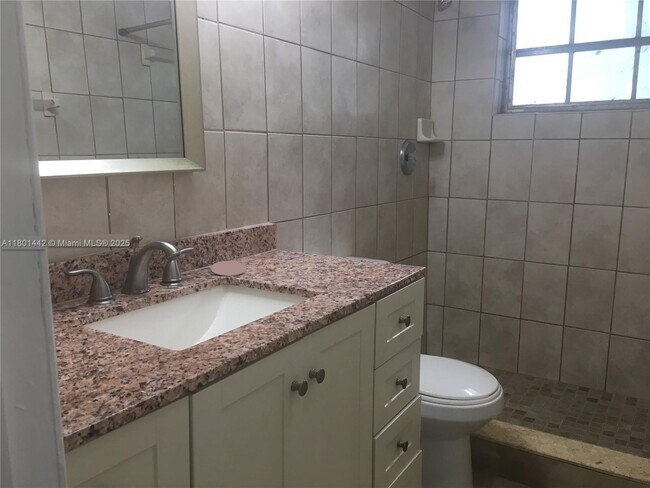 Building Photo - 4851 University Dr