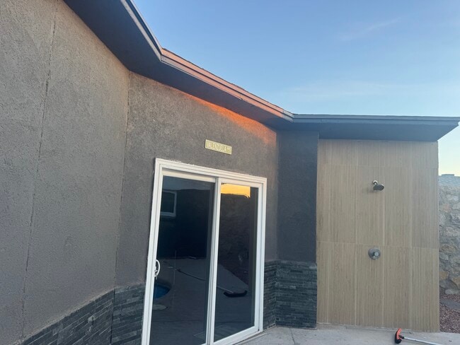 Building Photo - 6437 Dawn Dr