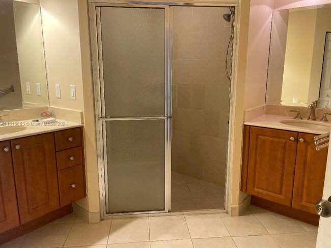 Building Photo - 8133 Madison Lakes Cir S