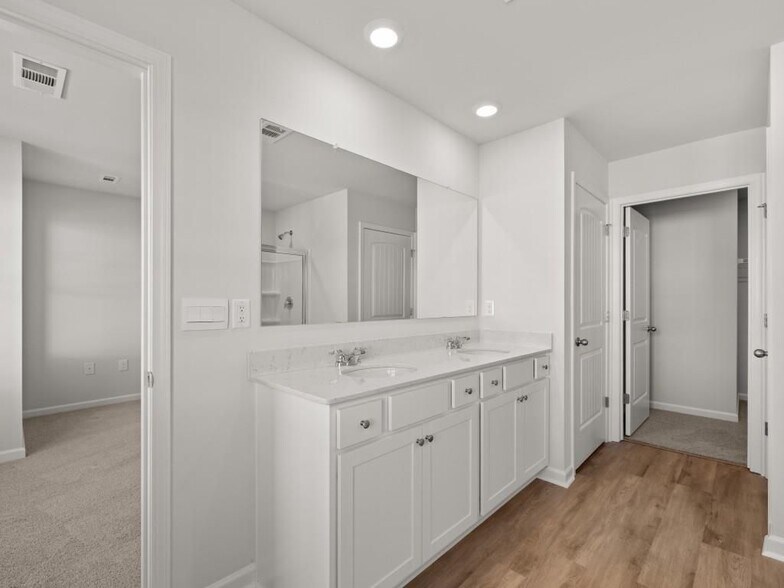 Building Photo - 102 Hughes Pl Dr