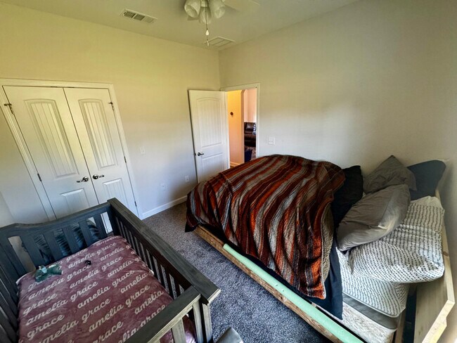 Building Photo - 9867 Shangri La West Rd