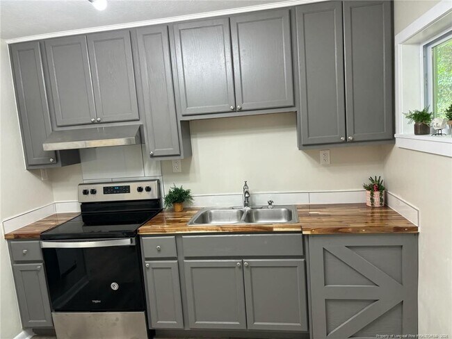 Primary Photo - 432 Squirrel St