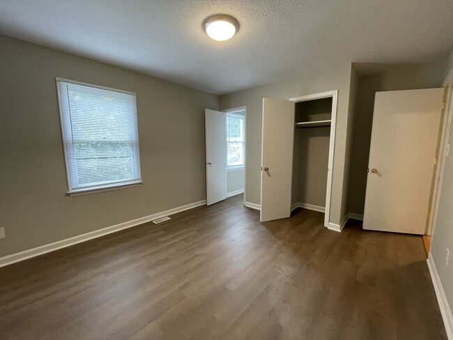 Building Photo - 158 Cedar Crest Dr