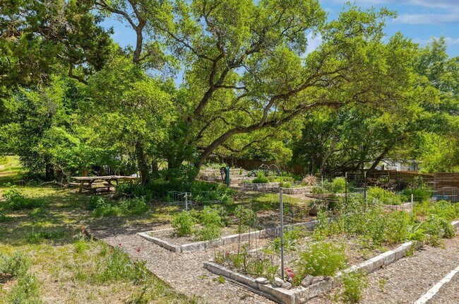 Building Photo - 2733 Dulce Ln