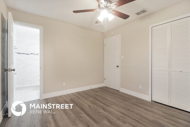 Building Photo - 6808 Ravenna Ave