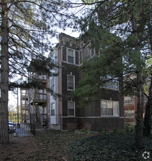 Primary Photo - 5574 Pershing Ave