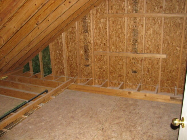 Building Photo - Like new home in Oldham County
