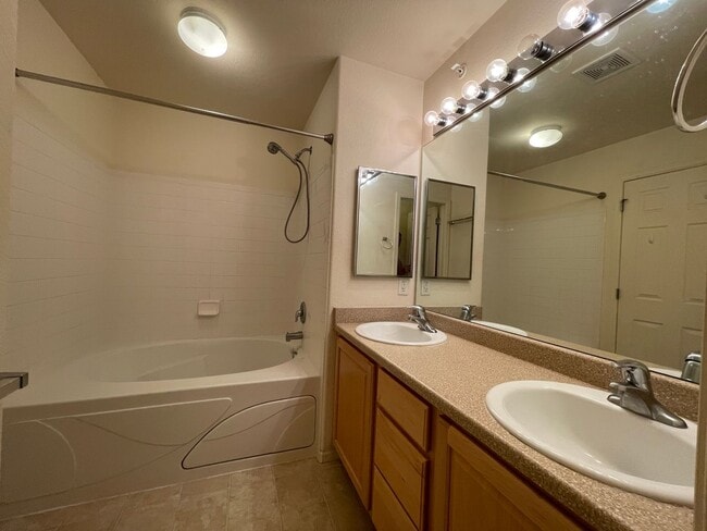 Building Photo - An Inviting Lifestyle!