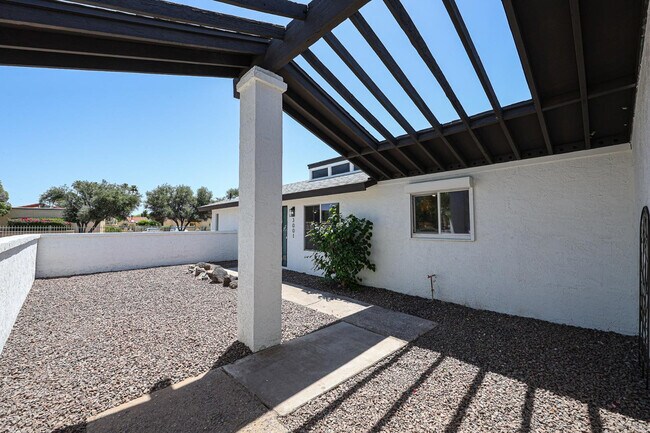 Building Photo - 3001 W Mercer Ln