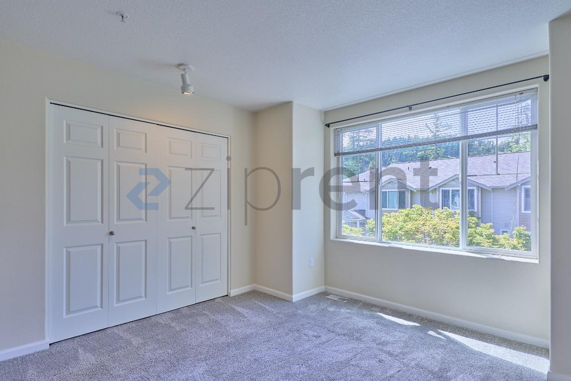 Building Photo - Unit 102