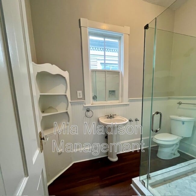 Building Photo - 123 E 40th St