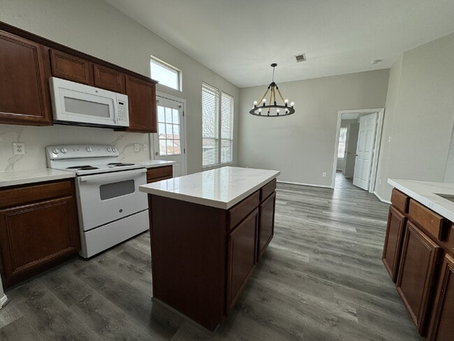 Building Photo - Enjoy living in this single story 3 bedroom+office that has a closet so it could be a 4th bedroom...