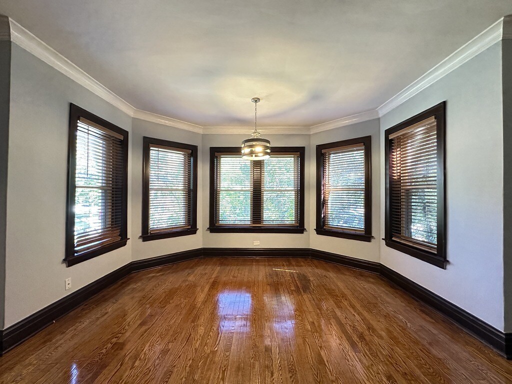Building Photo - 6218 N Bell Ave