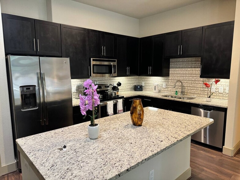 Building Photo - 2300 Old Spanish Trl