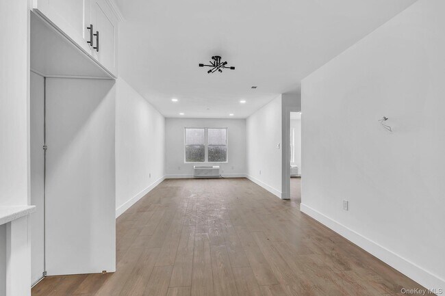 Building Photo - 74 Broadway