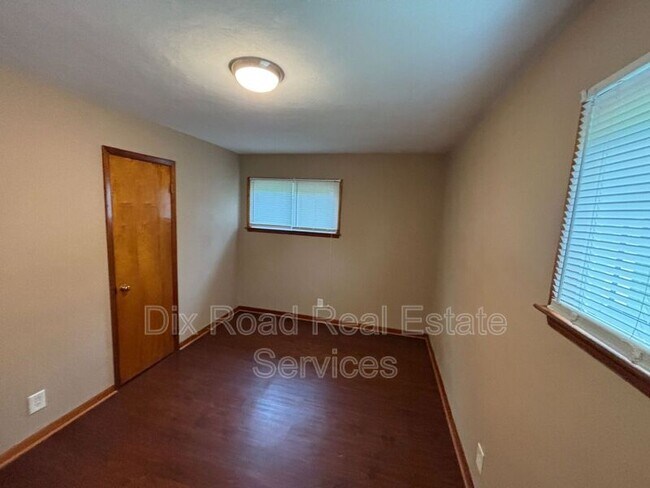 Building Photo - 272 Symmes Rd