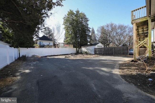 Building Photo - 1112 Collings Ave