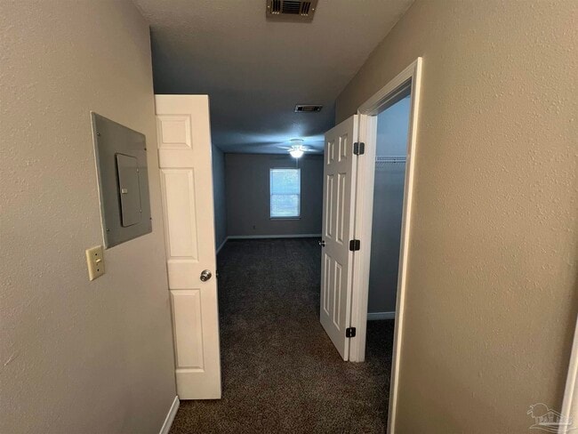 Building Photo - 9485 Sunnehanna Blvd