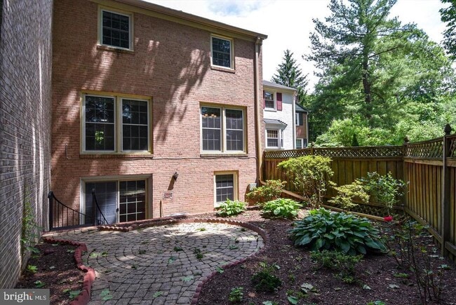 Building Photo - 9758 Cardinal Rd