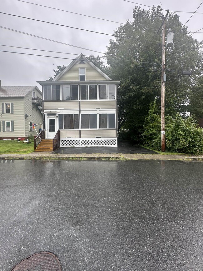 Building Photo - 80 Central St