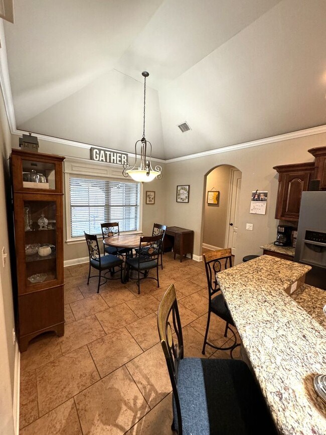 Building Photo - 304 Boulder Dr