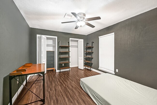 Building Photo - 10822 Bob White Dr