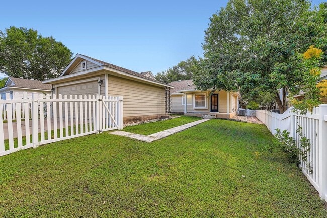 Building Photo - 4418 Mather