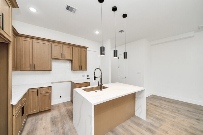 Building Photo - 8206 Colonial Ln