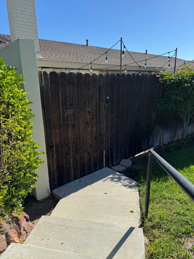 Building Photo - Turnkey Single-Story Home in Prime Camaril...