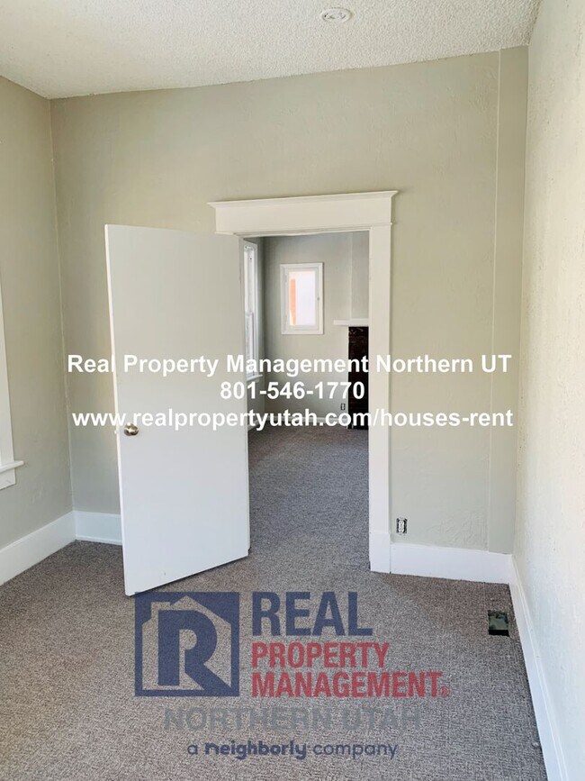 Building Photo - 3 Bedroom 1 Bath Ogden Home Available