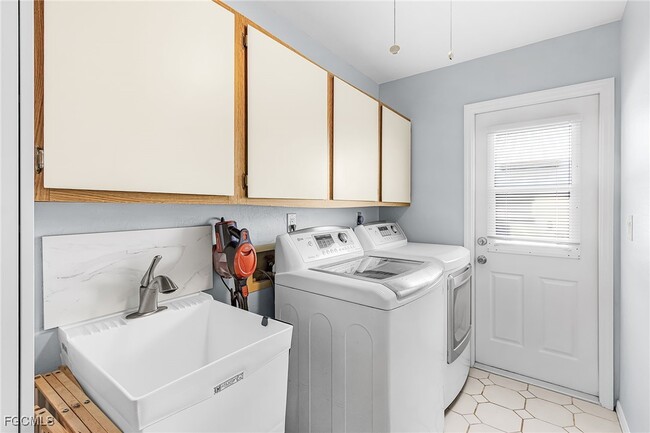 Building Photo - 5019 Skyline Blvd