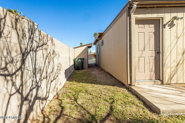 Building Photo - 3722 S Bellingham Pl