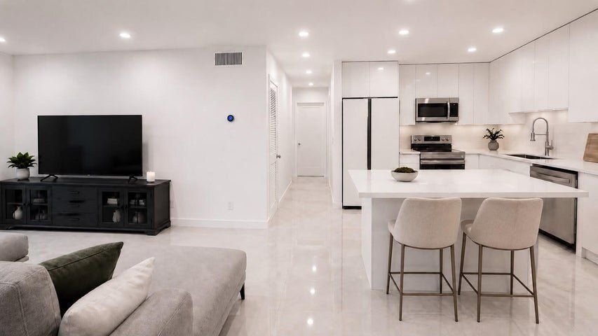 Building Photo - 6249 Bay Club Dr