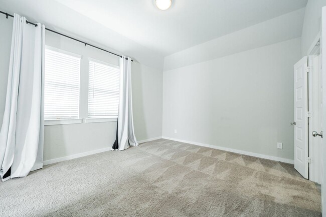 Building Photo - Stylish, Bright & Energy-Smart Living in R...