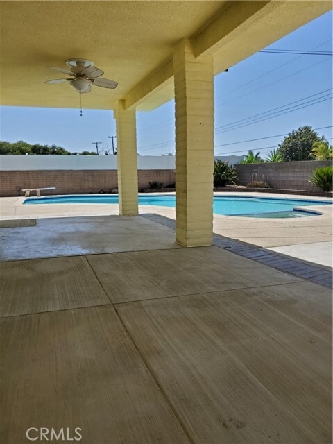 Building Photo - 588 W 17th St