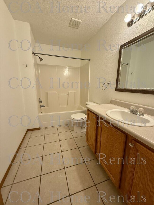 Building Photo - Great West side condo
