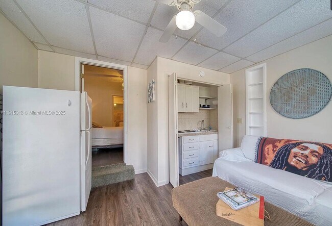 Building Photo - 3900 W 17th St