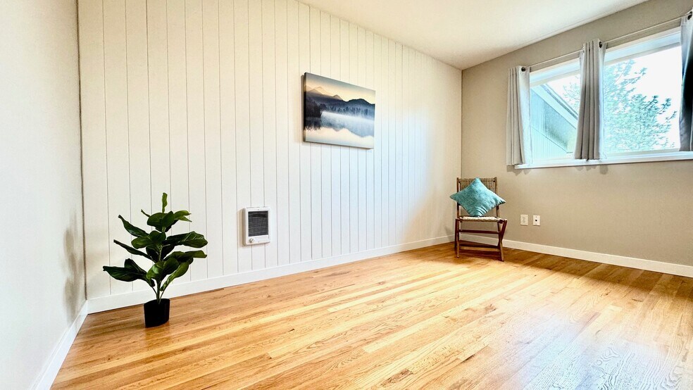 Building Photo - 3720 W Grandview Ave