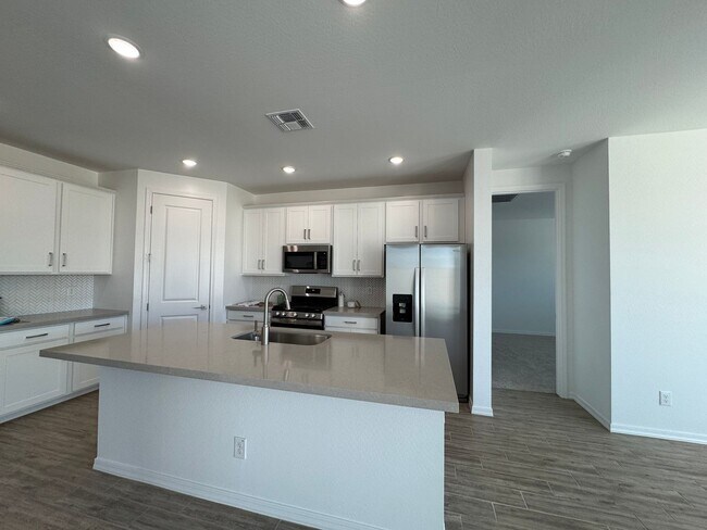 Building Photo - 3 bed 2.5 bath brand new home