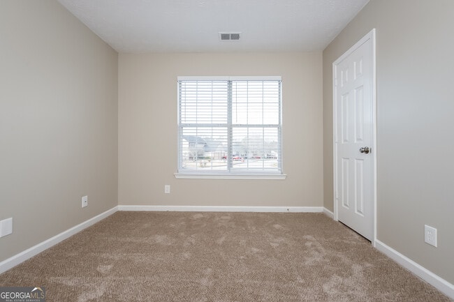 Building Photo - 6584 Planters Ct