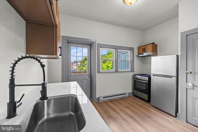 Building Photo - 531 Walton St