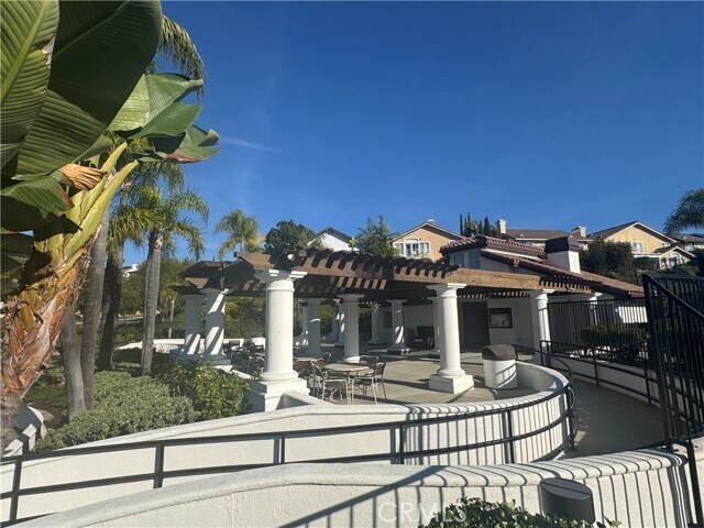 Building Photo - 27935 Hedgeline Dr