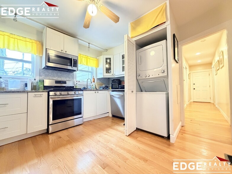 Building Photo - 5-7 Weitz Unit 7