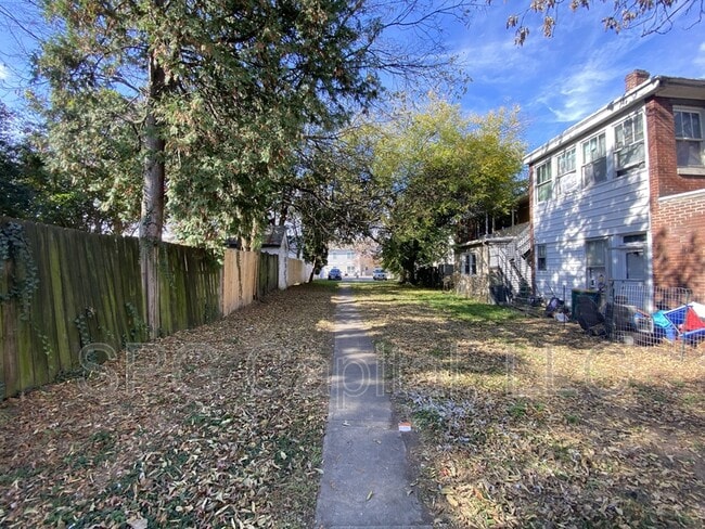 Building Photo - 213 S Main St